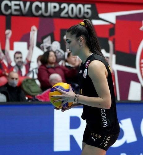 Yasemin Güveli Galatasaray'da yeniden doğdu gözünü bakın nereye dikti - Fotoğraf: 4